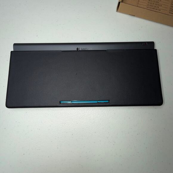 Logitech Brand model Y-R0021 Tablet Keyboard for Android 3.0+ Bluetooth - Picture 3 of 6